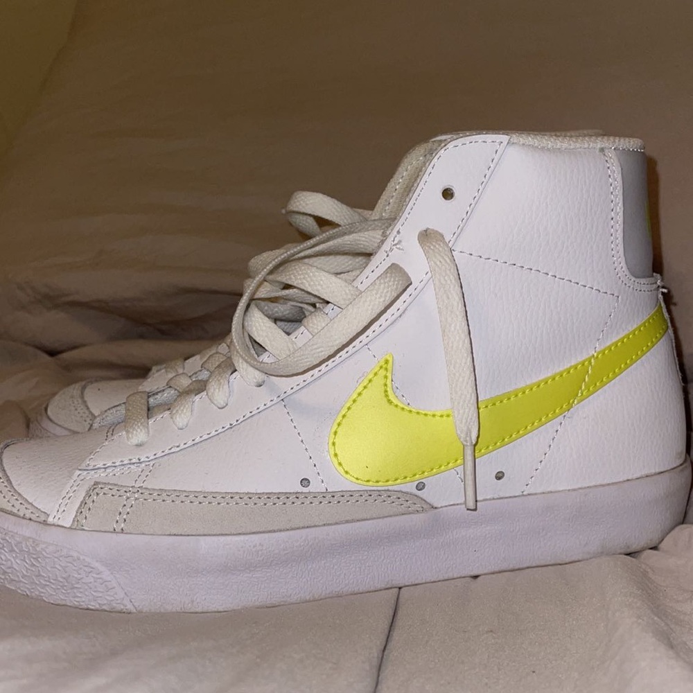 Mid Nike blazers women’s size 8